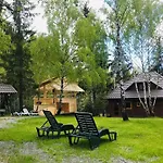 Cabana Din Padurea Belis Si Casuta Din Copac